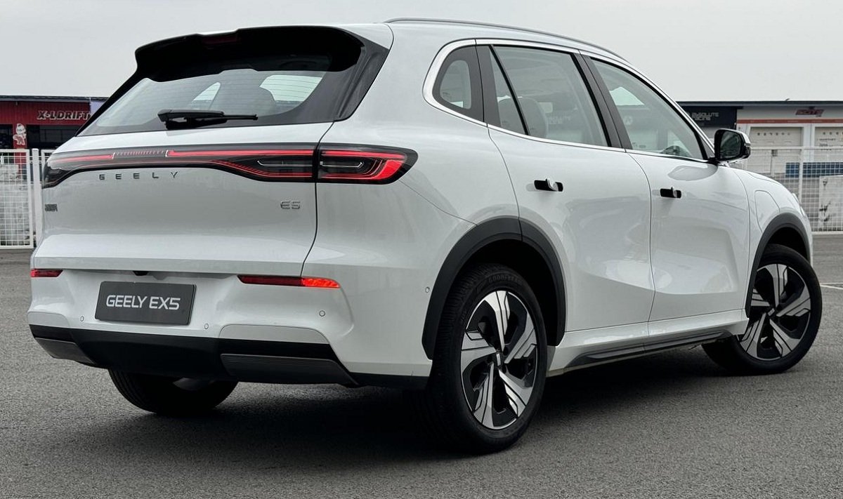 Perbandingan Geely EX2 vs EX5: Pilih yang Mana?